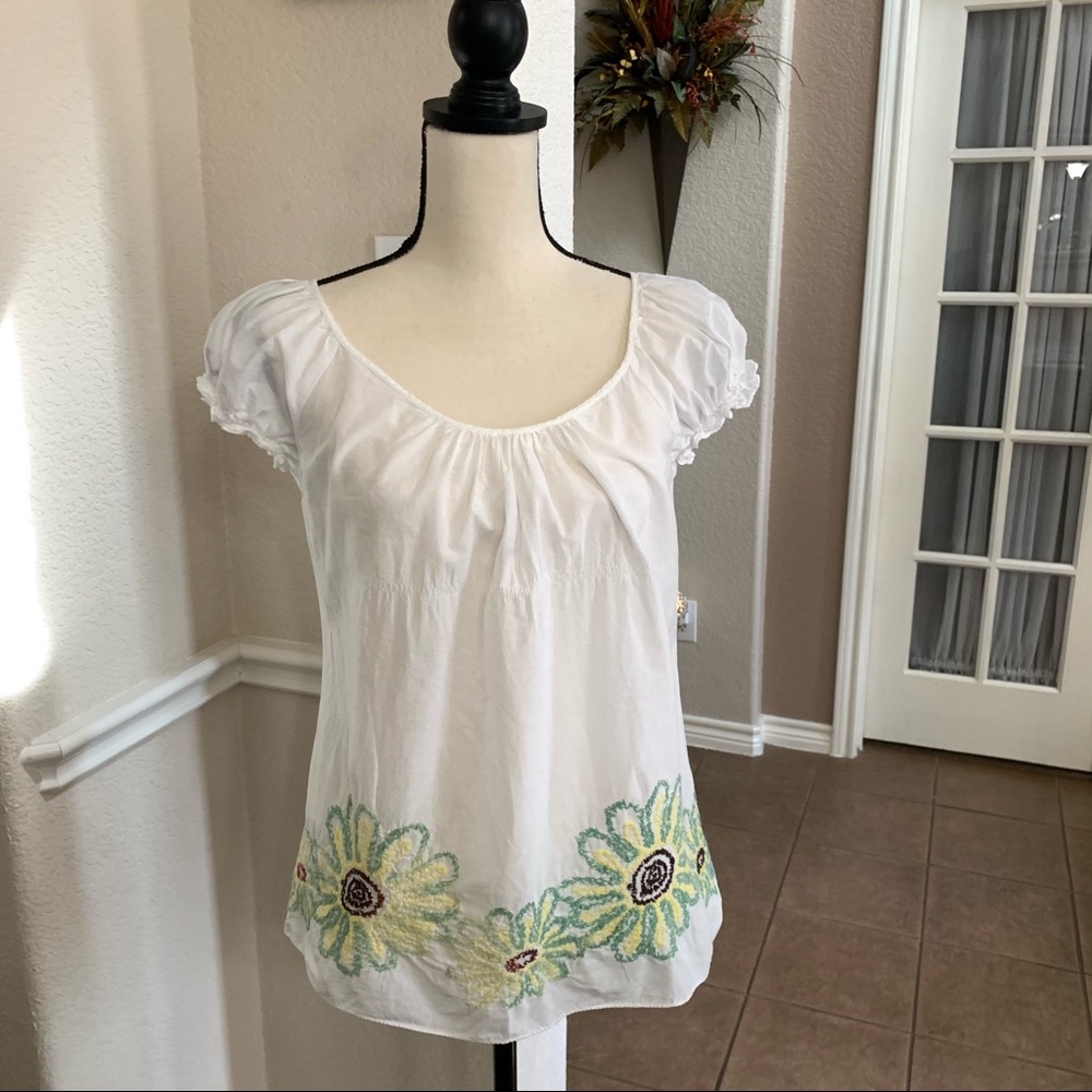Max Edition white embellished floral top blouse Size M